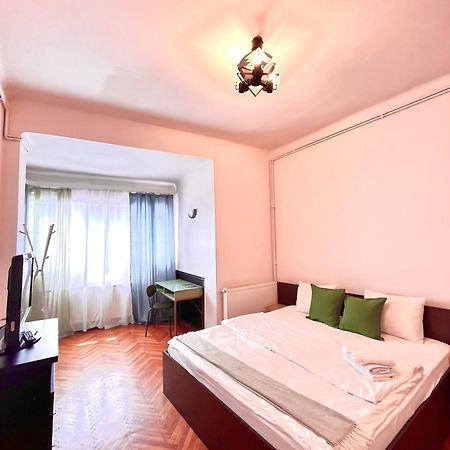 Downtown Unirii Square Private Economy Rooms With Shared Amenities Bucureşti Ngoại thất bức ảnh