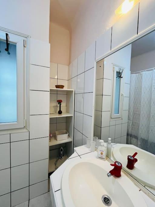 Downtown Unirii Square Private Economy Rooms With Shared Amenities Bucureşti Ngoại thất bức ảnh