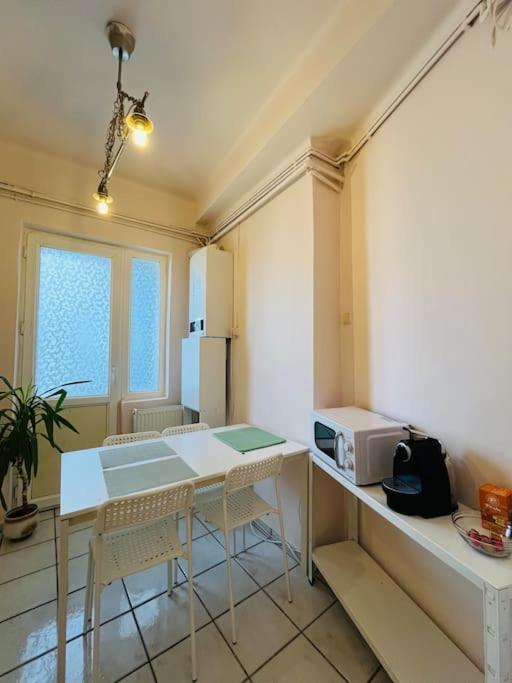 Downtown Unirii Square Private Economy Rooms With Shared Amenities Bucureşti Ngoại thất bức ảnh