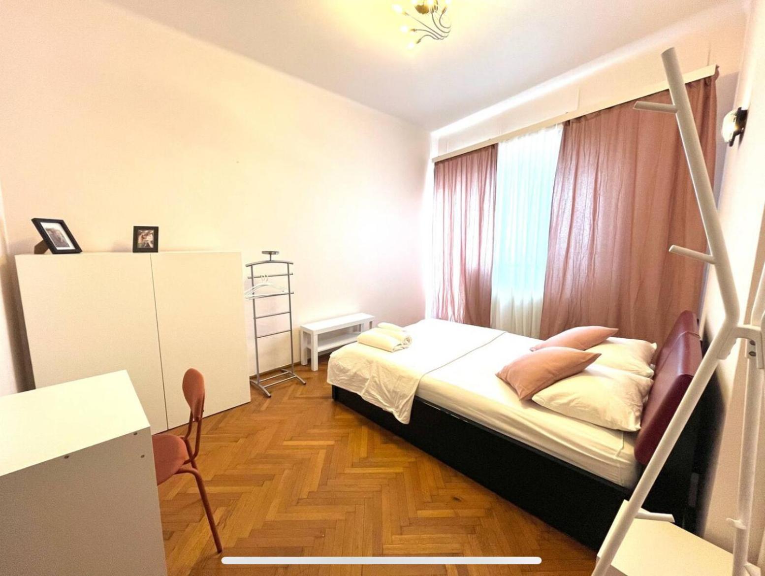 Downtown Unirii Square Private Economy Rooms With Shared Amenities Bucureşti Ngoại thất bức ảnh