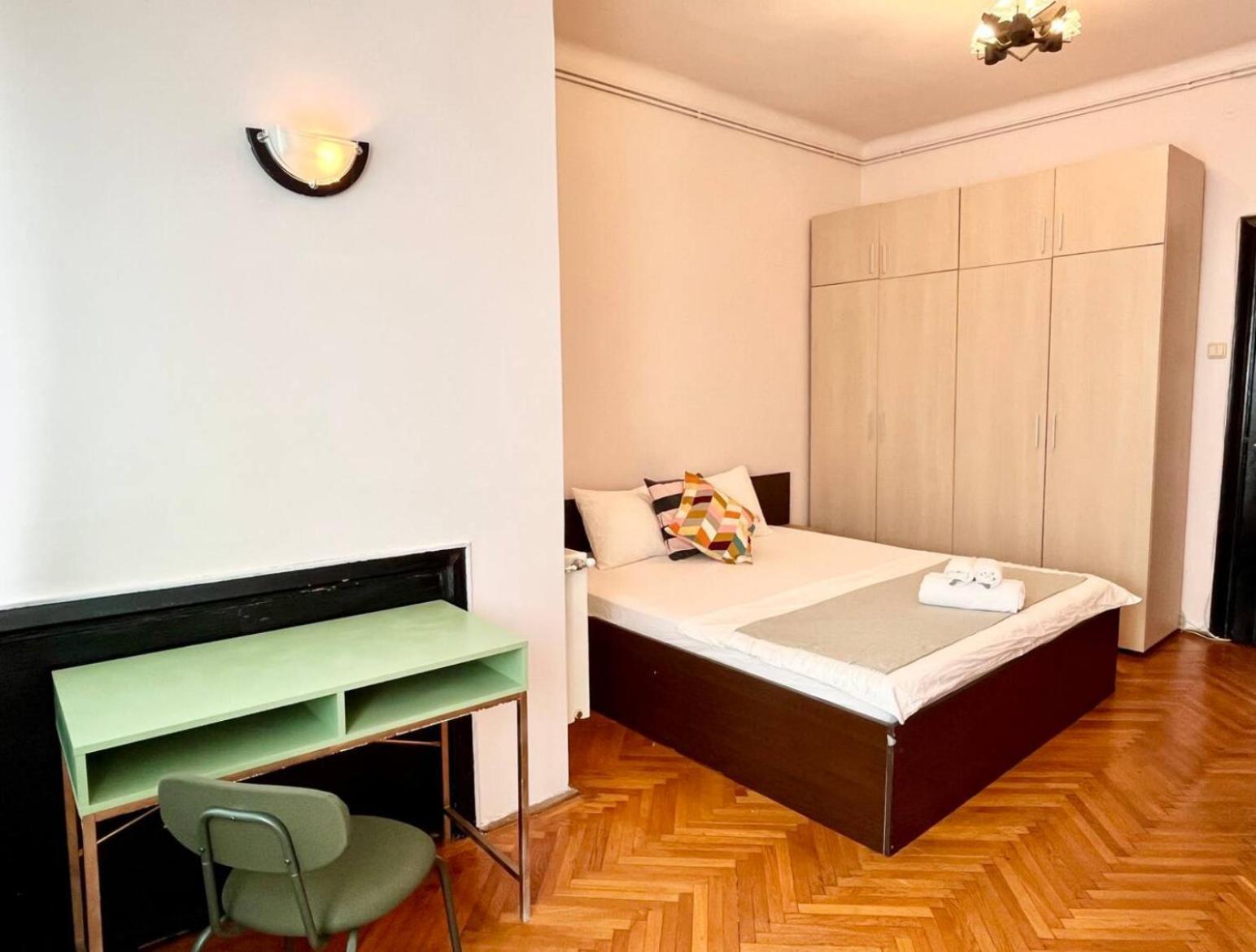 Downtown Unirii Square Private Economy Rooms With Shared Amenities Bucureşti Ngoại thất bức ảnh