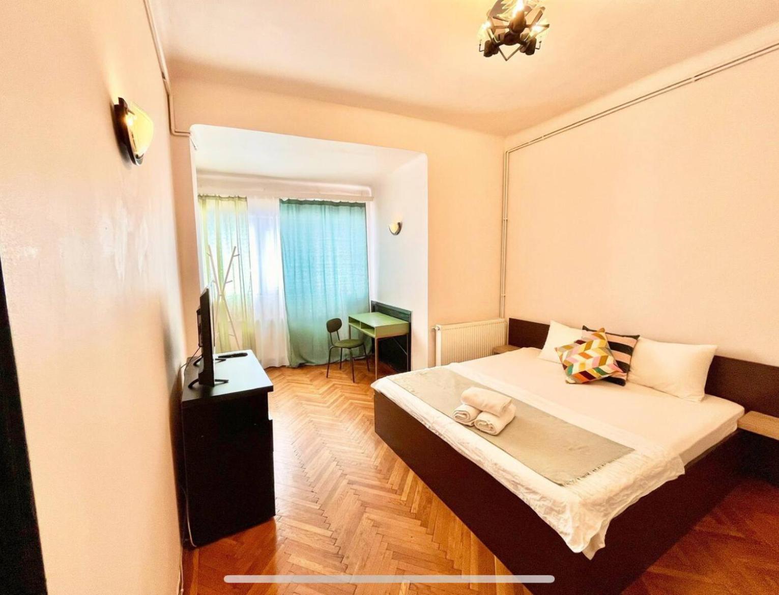 Downtown Unirii Square Private Economy Rooms With Shared Amenities Bucureşti Ngoại thất bức ảnh