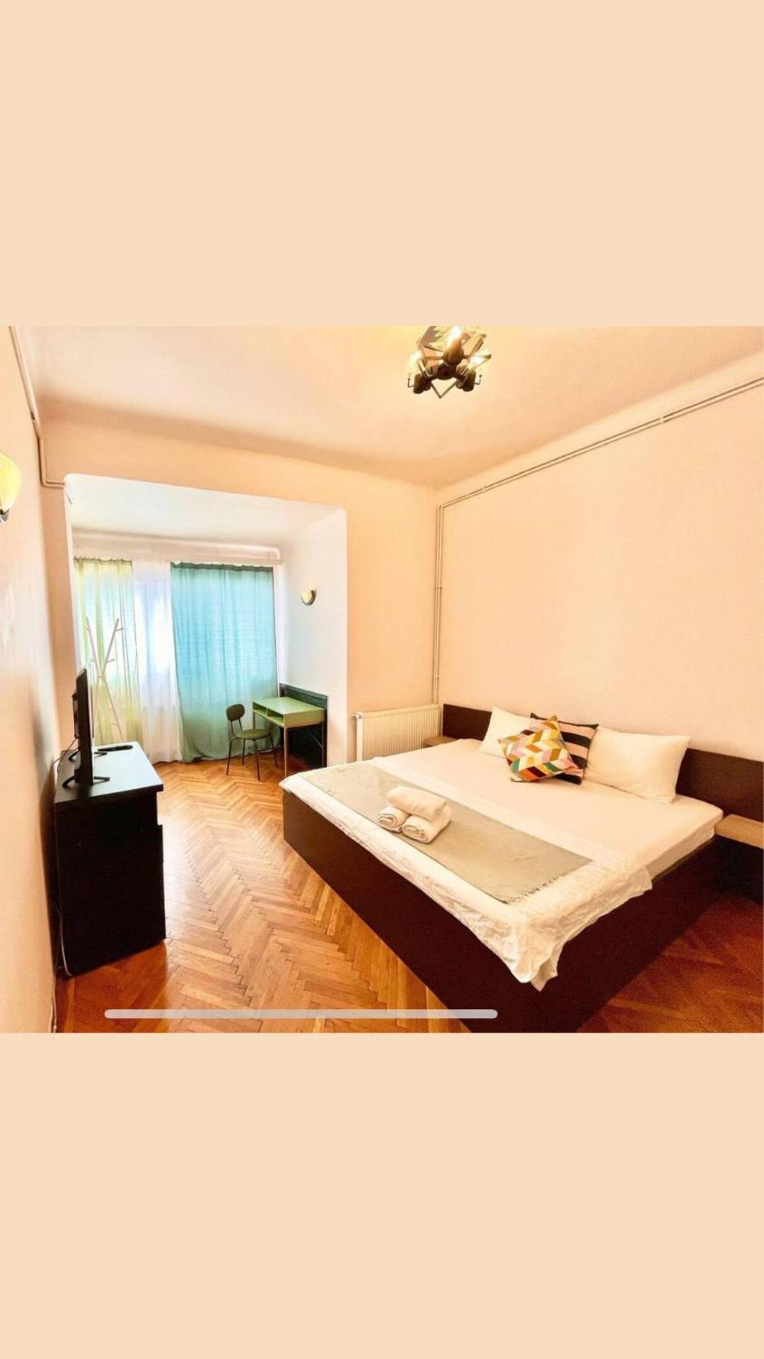 Downtown Unirii Square Private Economy Rooms With Shared Amenities Bucureşti Ngoại thất bức ảnh