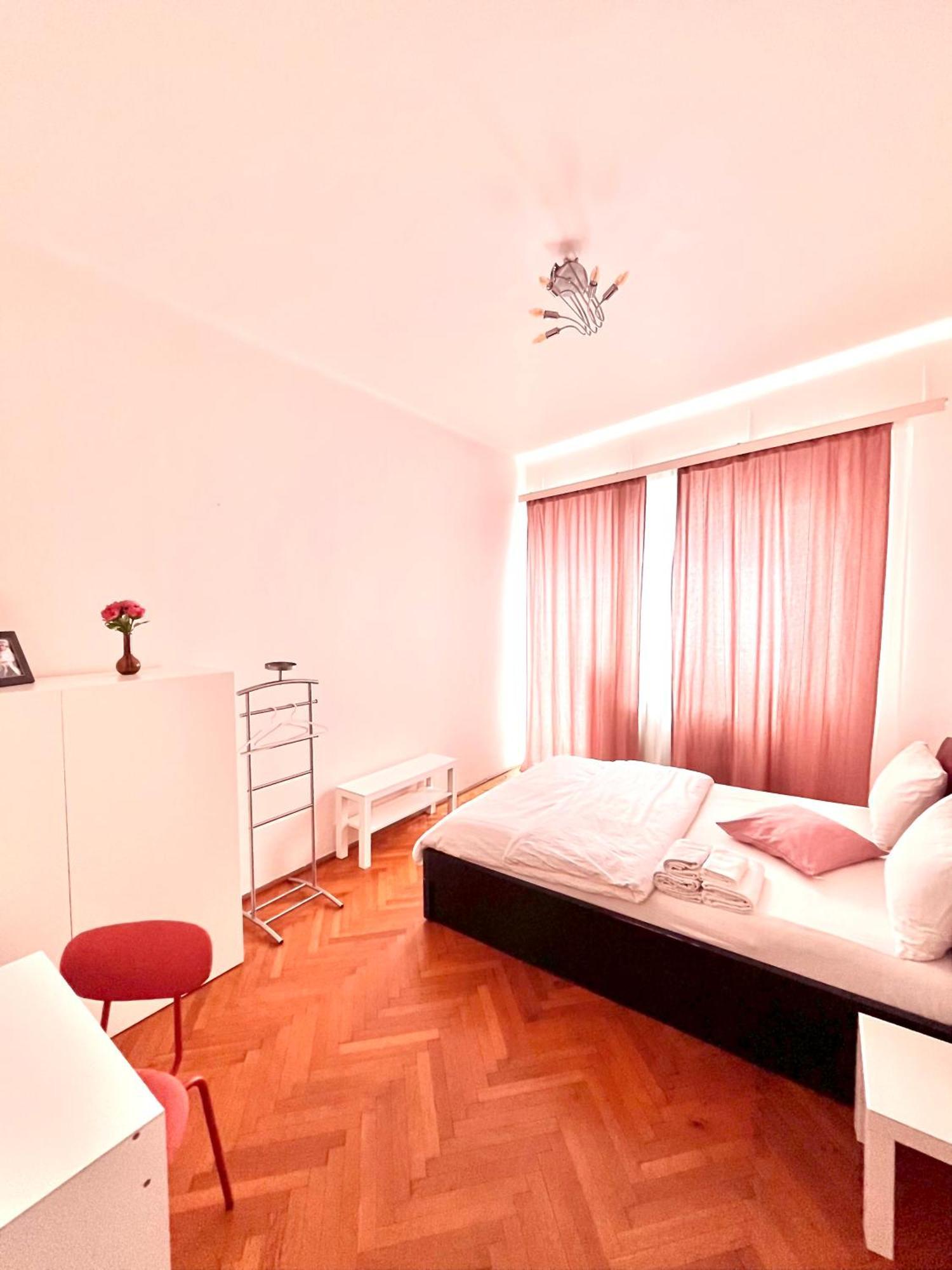 Downtown Unirii Square Private Economy Rooms With Shared Amenities Bucureşti Ngoại thất bức ảnh