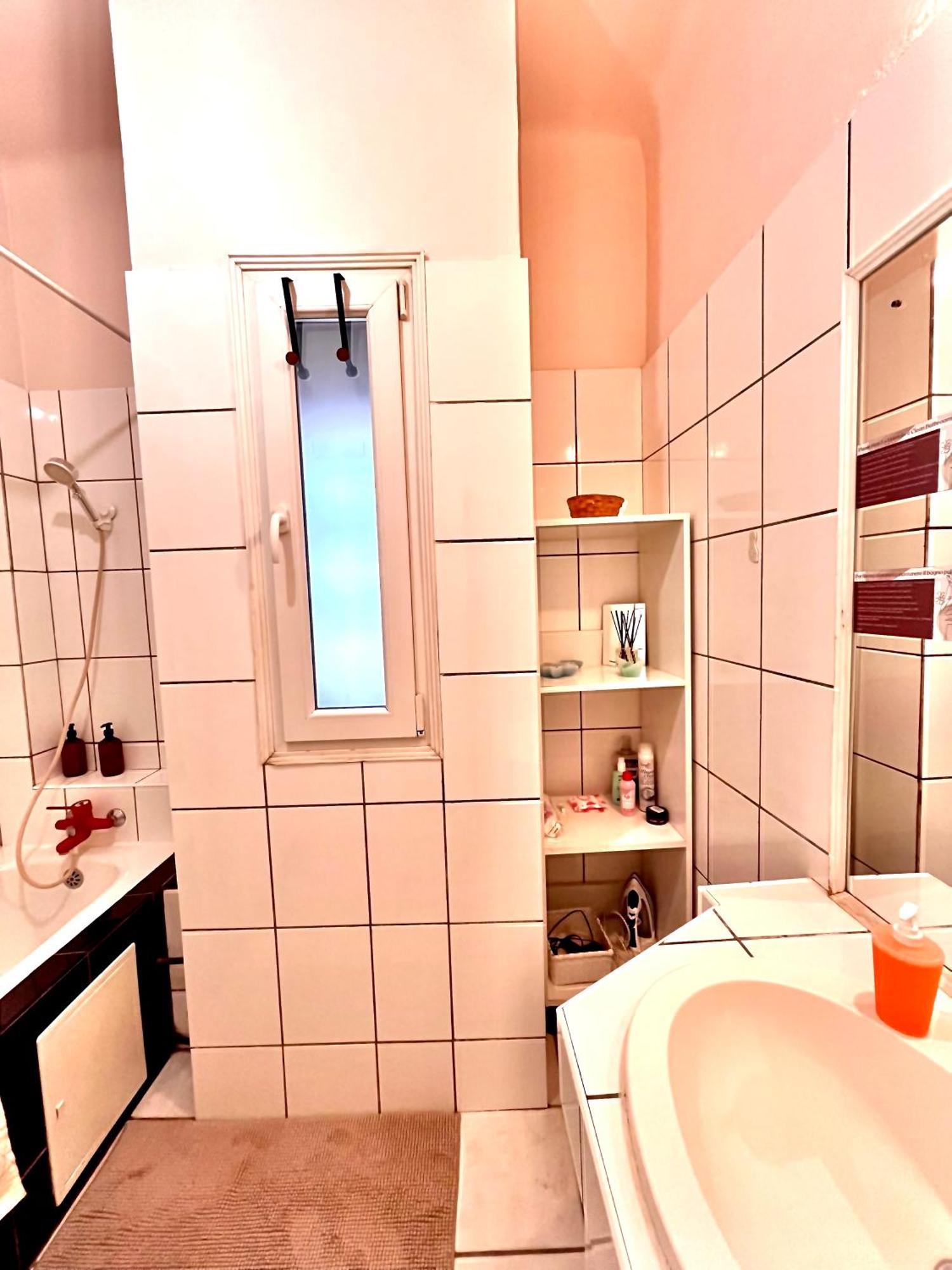 Downtown Unirii Square Private Economy Rooms With Shared Amenities Bucureşti Ngoại thất bức ảnh