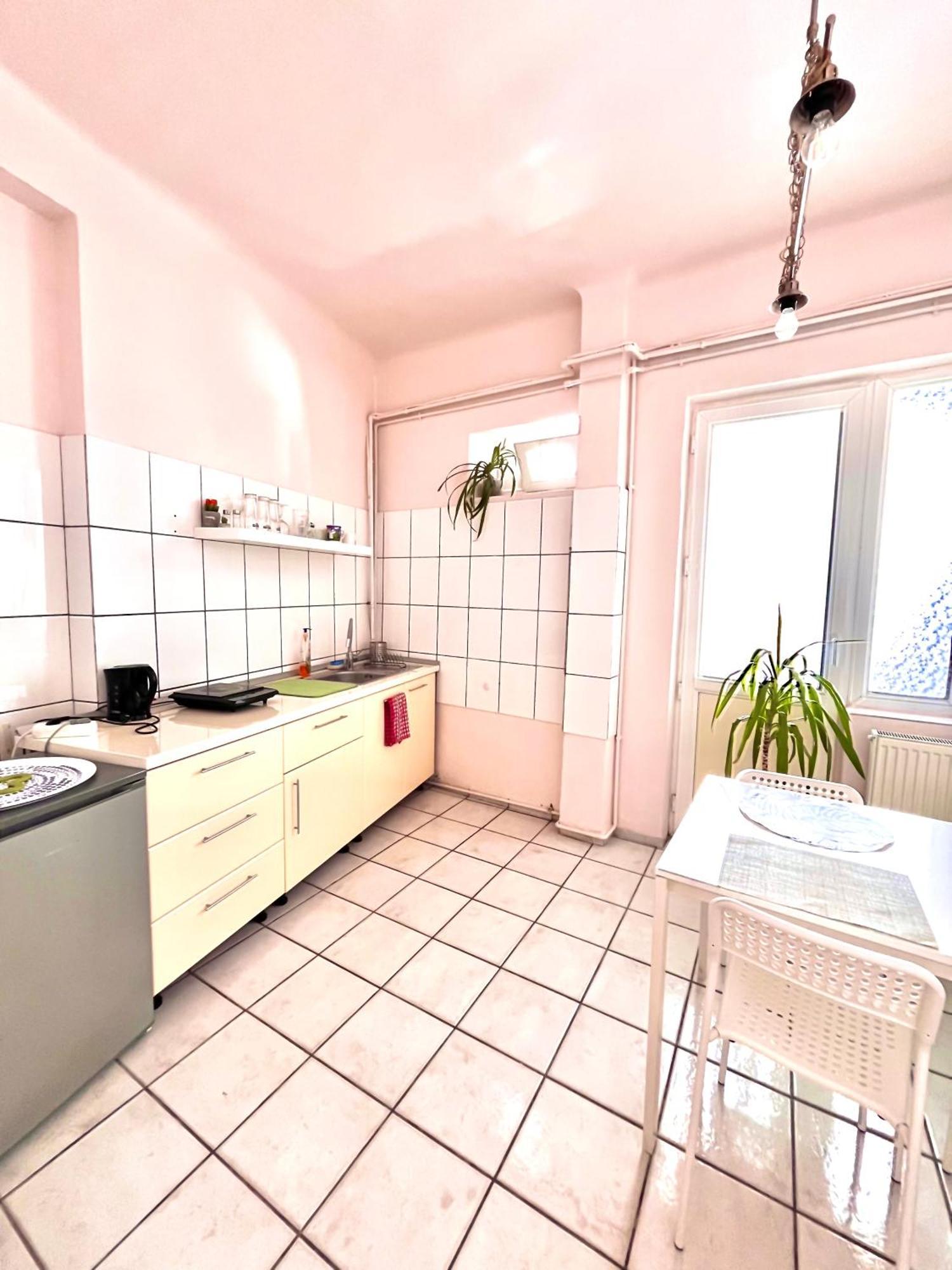 Downtown Unirii Square Private Economy Rooms With Shared Amenities Bucureşti Ngoại thất bức ảnh