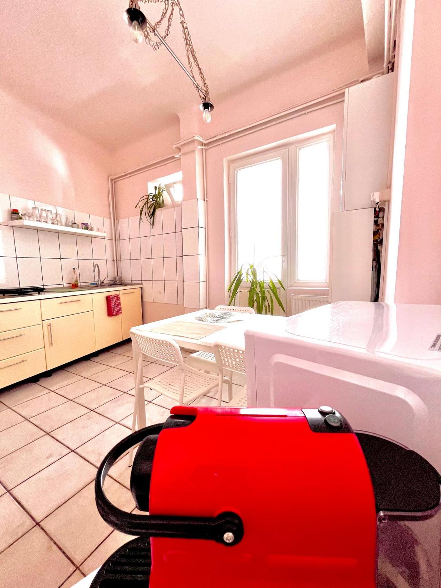 Downtown Unirii Square Private Economy Rooms With Shared Amenities Bucureşti Ngoại thất bức ảnh